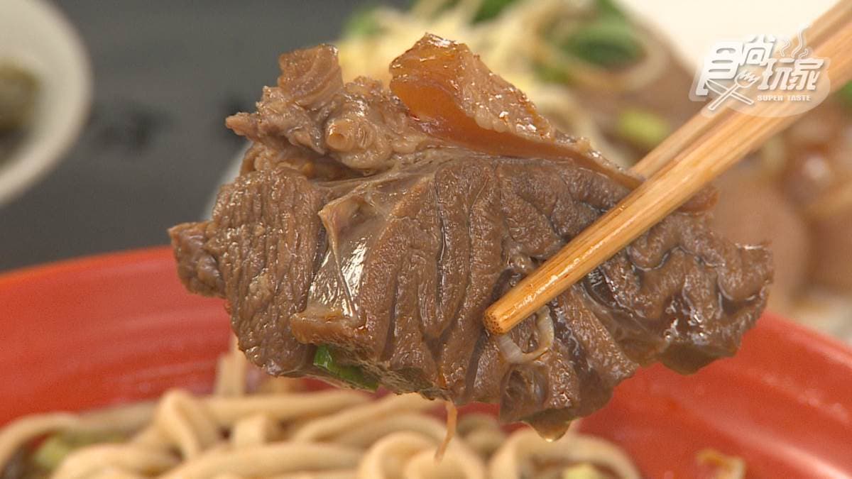 牛肉吸飽滷汁和湯汁，非常夠味，口感也很嫩。