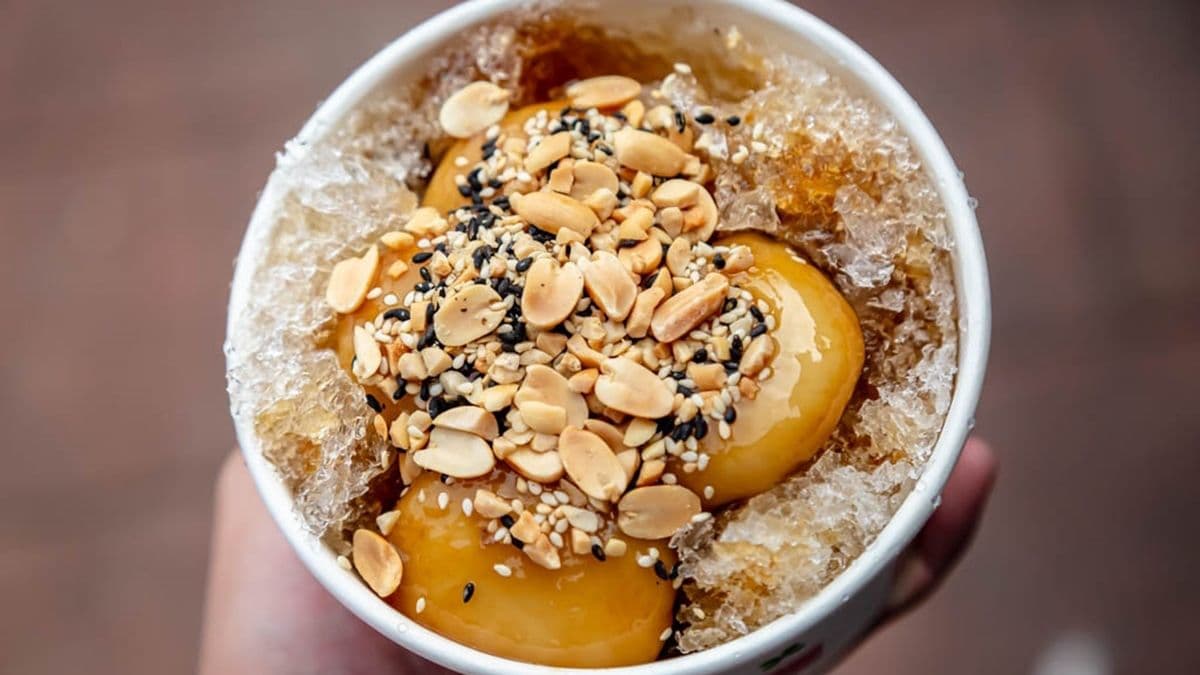 客家麻糬冰「阿秋姨牛汶水」是逛老街必吃的排隊美食。（圖片來源：愛伯特吃喝玩樂全記錄）