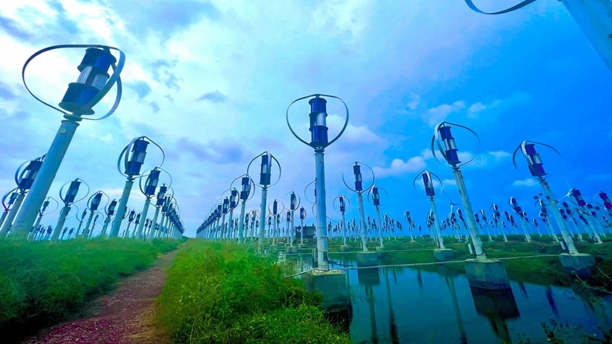 這邊為台電全台唯一垂直軸的小型球型發電。（圖片來源：元氣兔麻吉）