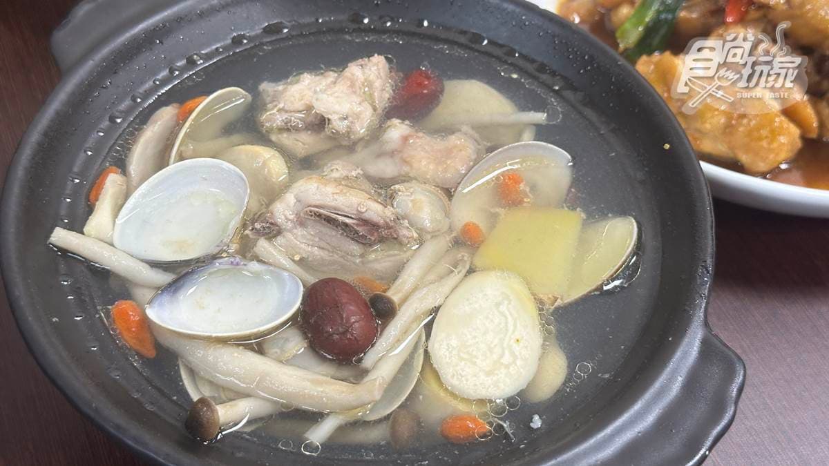 蛤蜊大顆又飽滿，吃起來很滿足。