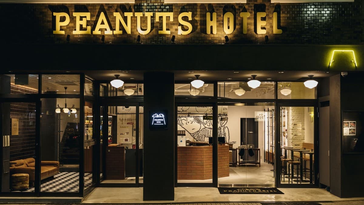飯店靠近神戶三宮站，交通便利。（圖片來源：PEANUTS HOTEL）