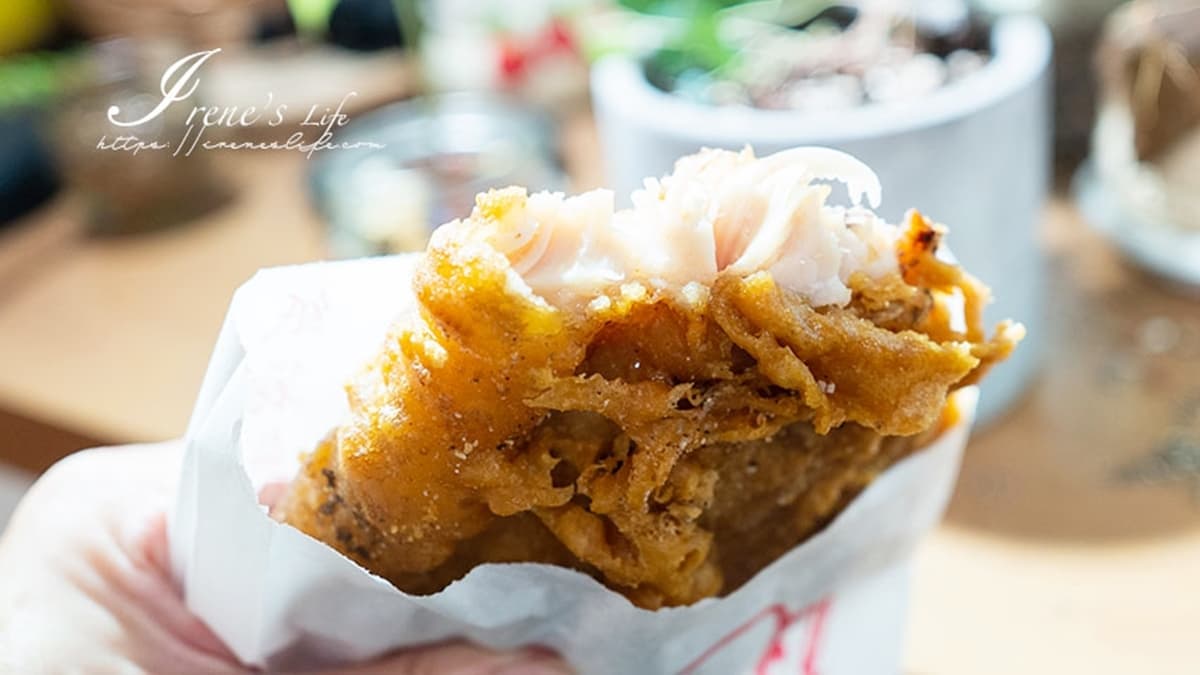 雞排因為有醃過，帶有甜味跟梅粉的味道。（圖片來源：IRENE'S 食旅．時旅）