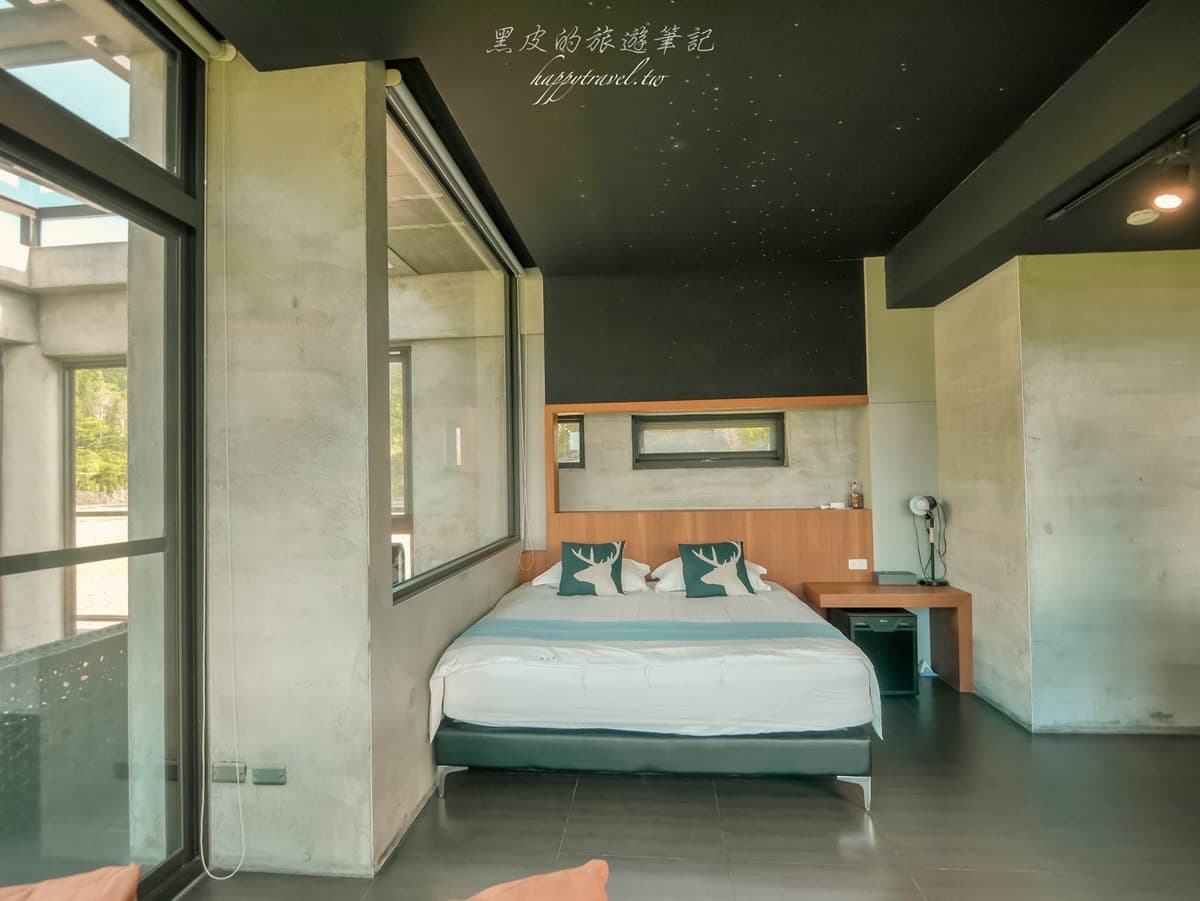 入住玻璃屋享無死角美景!開箱花蓮清水模民宿,入夜肉眼就能看到銀河 入住玻璃屋享無死角美景!開箱花蓮清水模民宿,入夜肉眼就能看到銀河