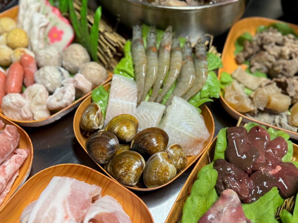 【新開店】4人同行1人免費!薑母鴨、羊肉爐4種火鍋吃到飽,30種食材任點 【新開店】4人同行1人免費!薑母鴨、羊肉爐4種火鍋吃到飽,30種食材任點