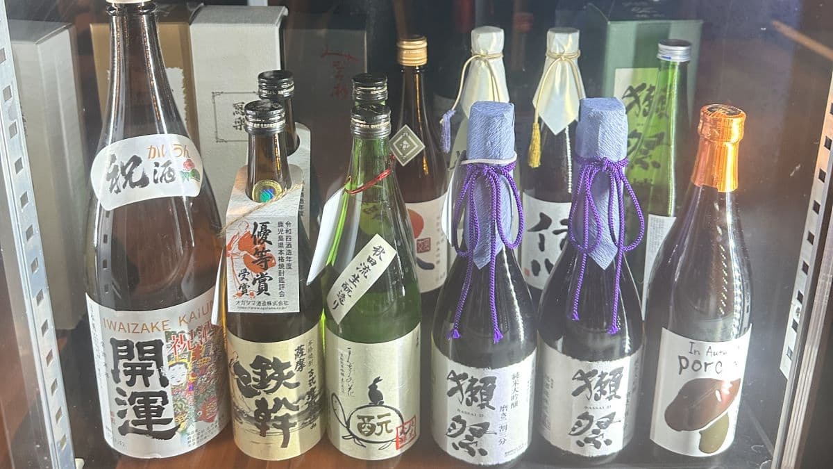 店家有國際唎酒師駐店，提供種類多變的各式日本清酒。（圖片來源：一畝田居酒屋）
