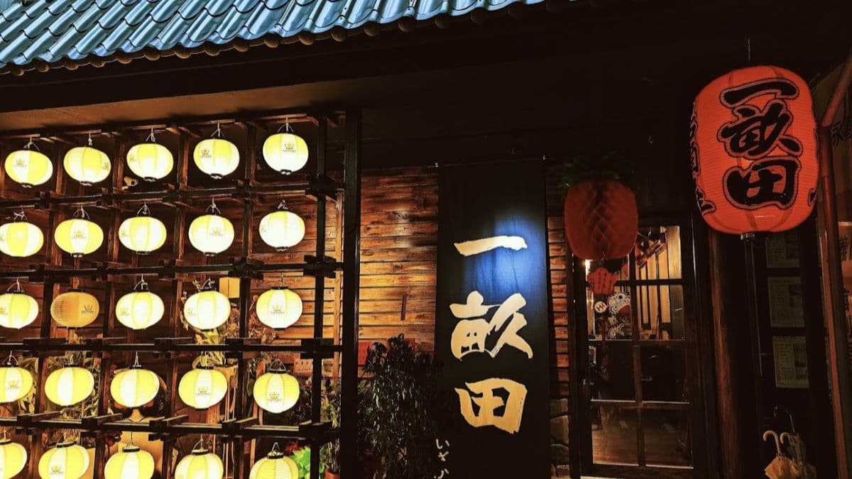 「一畝田」位於交通方便的桃園藝文特區內，是１家特色居酒屋。（圖片來源：一畝田居酒屋）