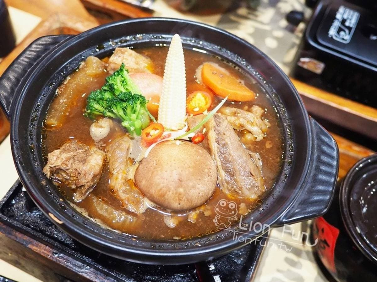 「台版神隱少女湯屋」在這!最低170元泡腳賞絕美湖景,還能爽嗑大分量火鍋 「台版神隱少女湯屋」在這!最低170元泡腳賞絕美湖景,還能爽嗑大分量火鍋