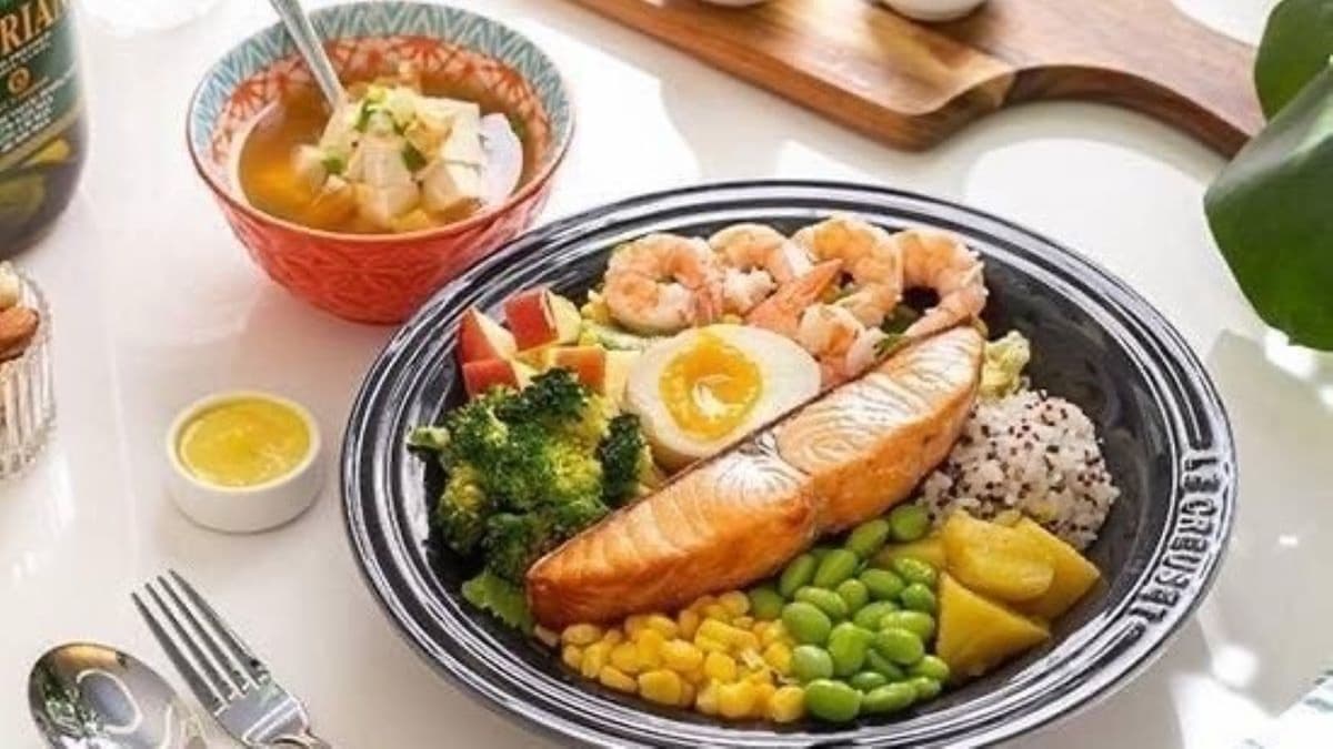 店裡的招牌「海鮮主義」，無論想吃菜、想吃飯都可以客製化。（圖片來源：Salade Vi鮮扮碎沙拉)