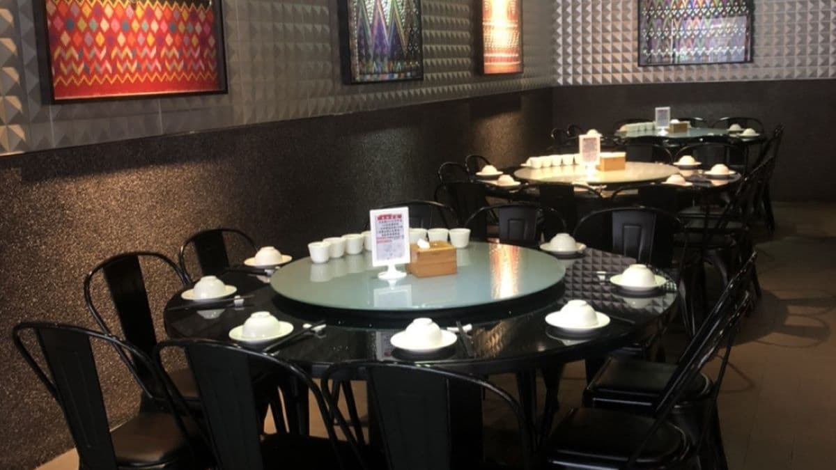 店內有圓桌，也是聚餐好去處之一。（圖片來源：七彩雲南桃園店）