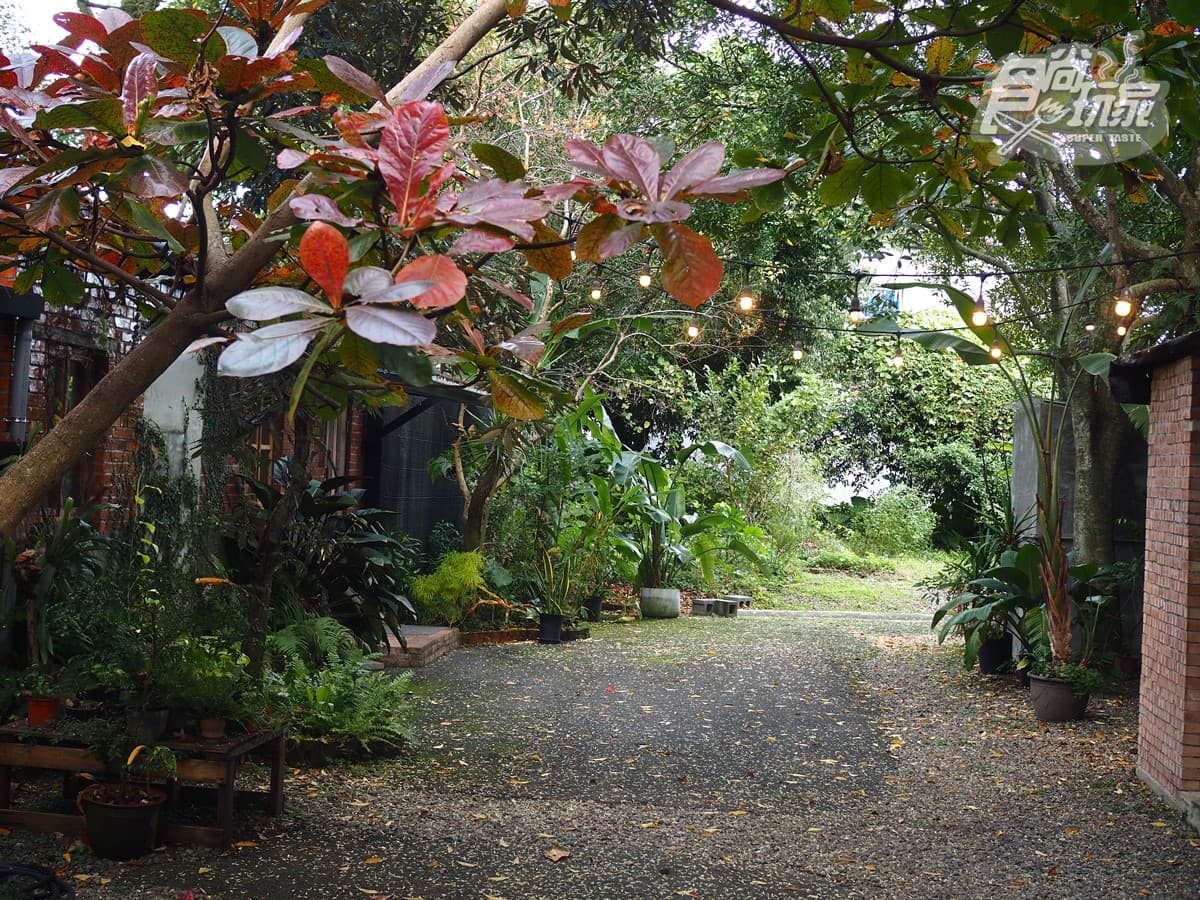 睡在雨林裡的樹屋!開箱宜蘭礁溪「祕境溫泉民宿」,一泊二食、泡湯泡到飽 睡在雨林裡的樹屋!開箱宜蘭礁溪「祕境溫泉民宿」,一泊二食、泡湯泡到飽