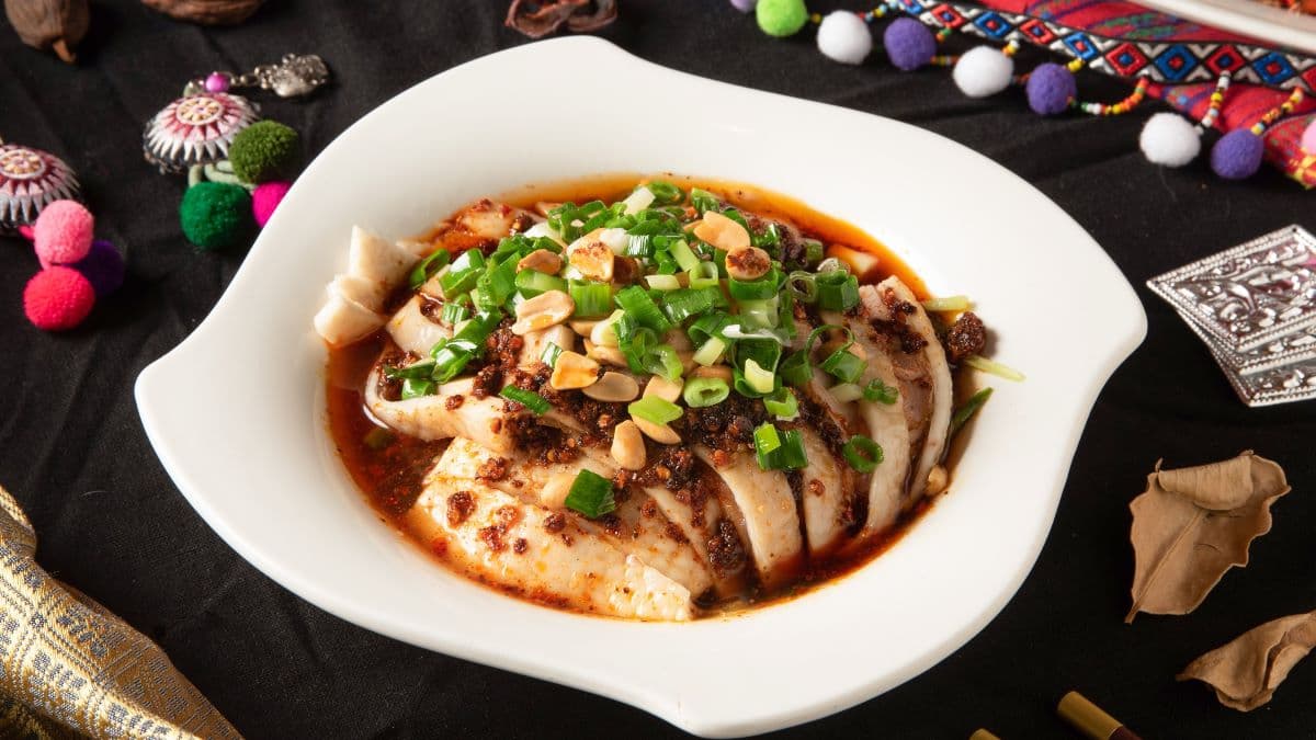 「口水雞」麻中帶香，是１道非常開胃的料理。（圖片來源：七彩雲南桃園店）