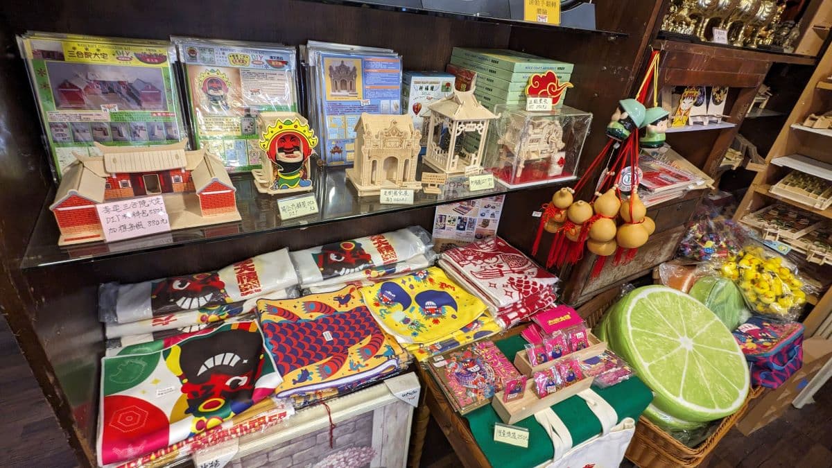 館內展售大溪文化創意手作品，歡迎大家前來購買。（圖片來源：達文西瓜藝文館）