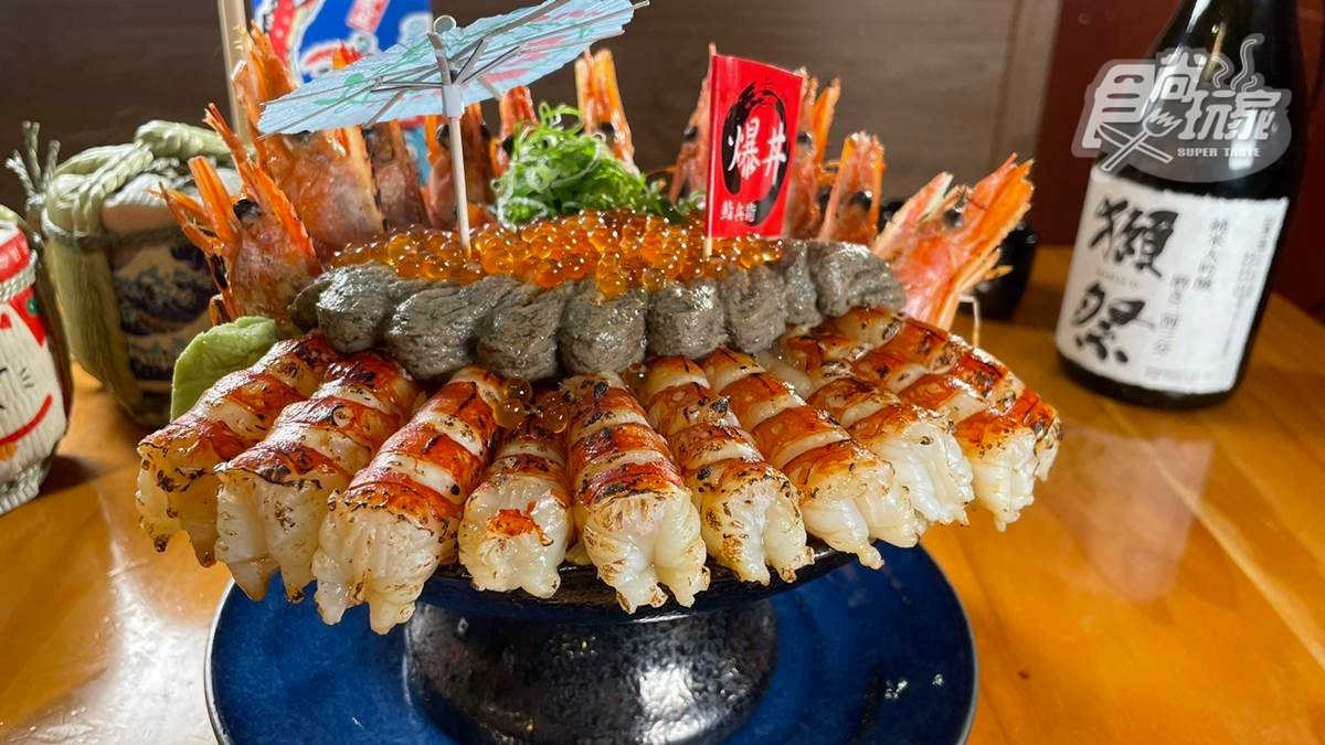 「一品天蝦爆丼」的天使紅蝦炙燒成半生熟，和蟹膏跟鮭魚卵結合在一起，海味十足。