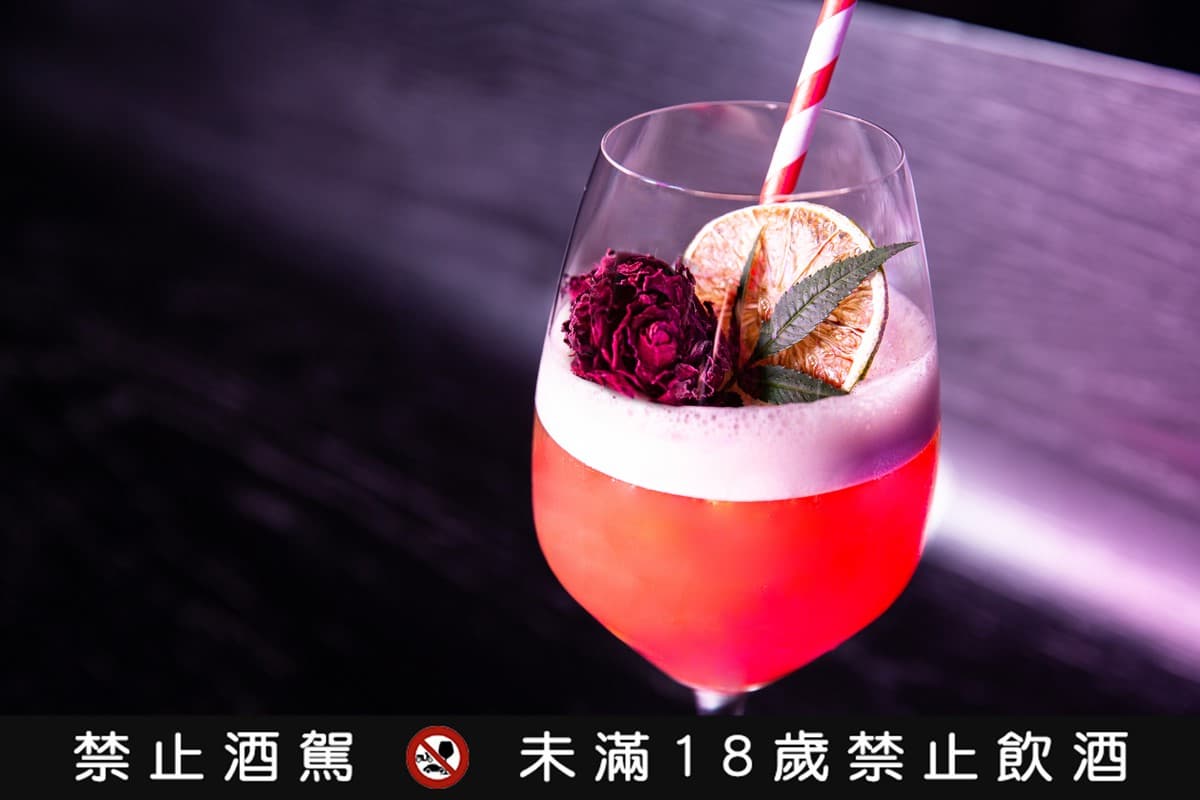 身分證２開頭享優惠！五星飯店草莓下午茶88折，氣泡酒買一送一