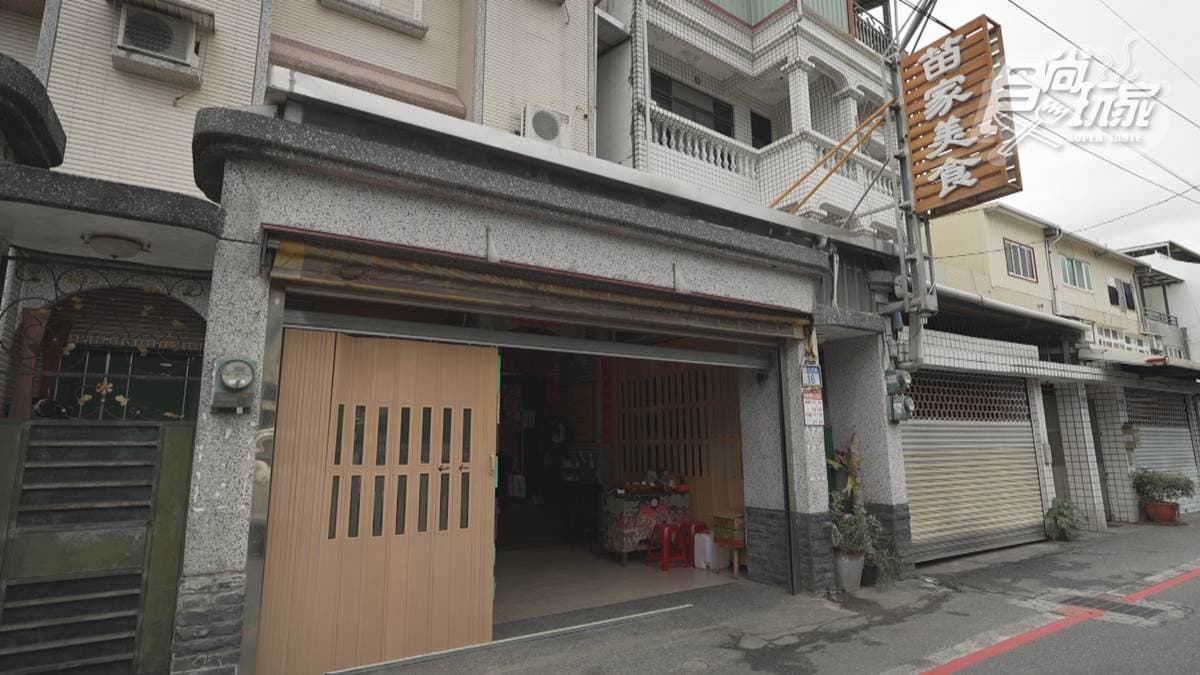 「苗家美食」位在花蓮市的仁和街上。