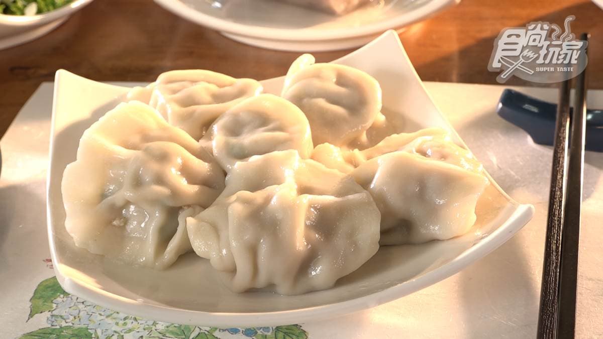 「葫瓜水餃」水分非常多，內餡吃得到醬油的風味。