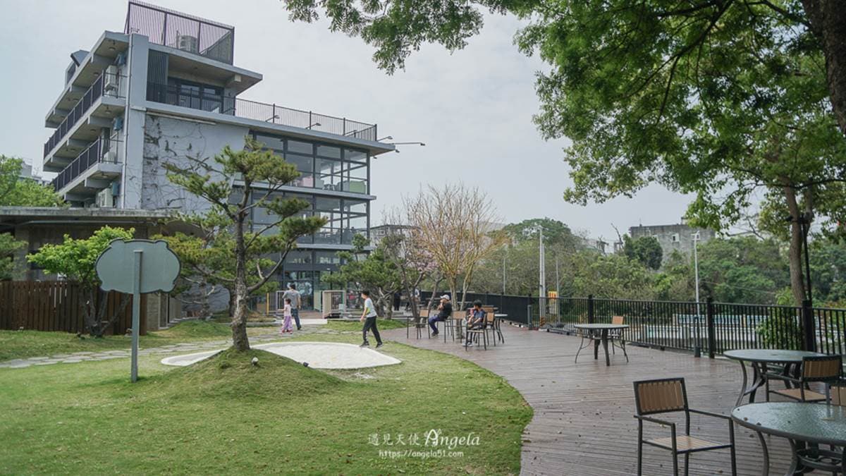 戶外庭園有草地、沙坑、鯉魚池可賞魚。（圖片來源：遇見天使Angela）