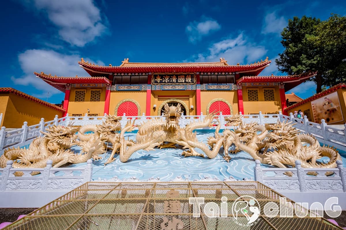 「巨型九龍金雕」超逼真！台中「仿明朝古寺」藏深山，龍年最應景春遊景點