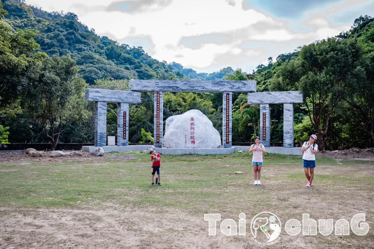「巨型九龍金雕」超逼真！台中「仿明朝古寺」藏深山，龍年最應景春遊景點