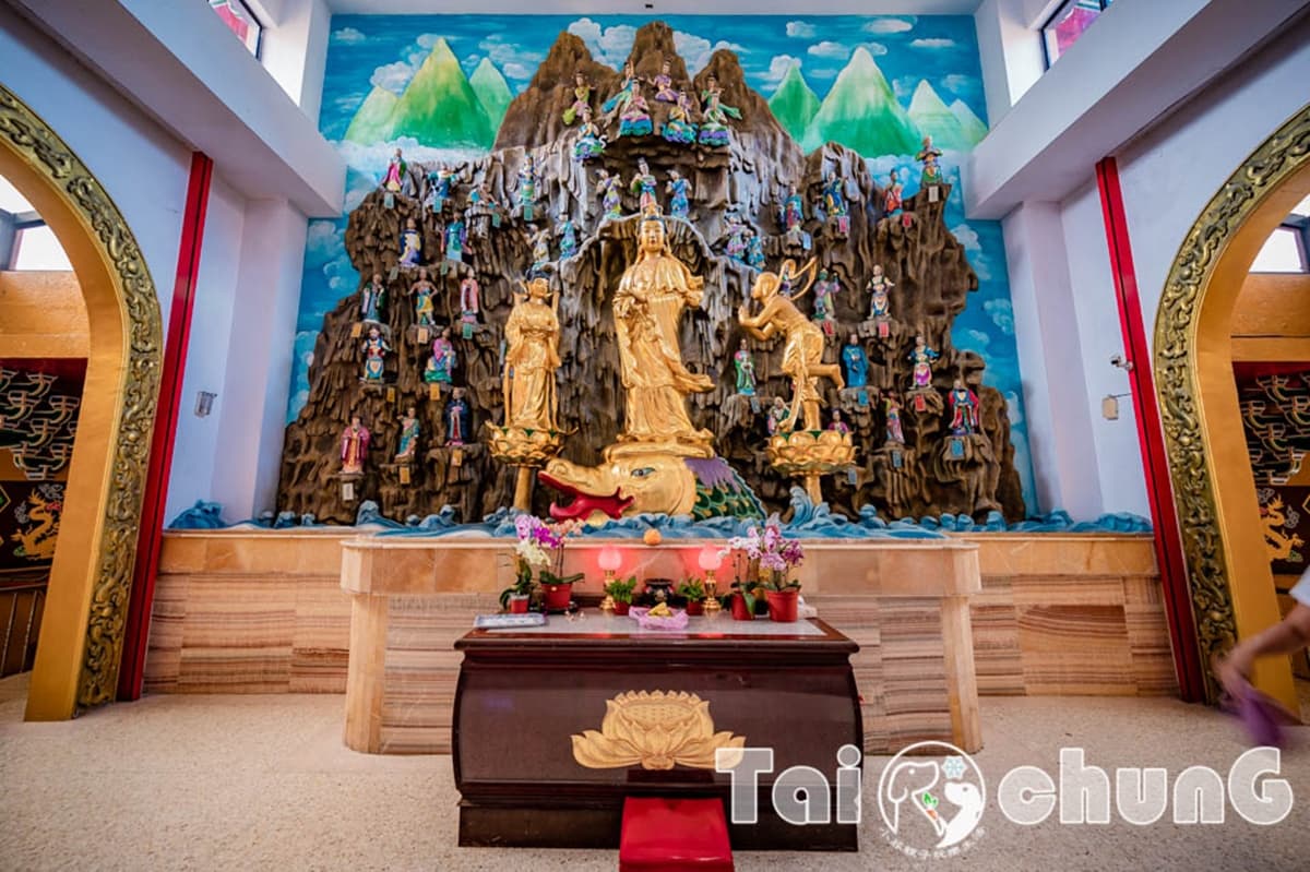 「巨型九龍金雕」超逼真！台中「仿明朝古寺」藏深山，龍年最應景春遊景點