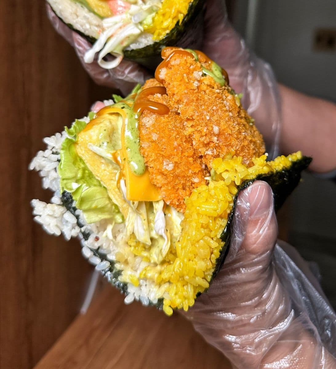 「飯糰界的101」在台中!塞爆7種料一口咬不下,巨飽尺寸1000則好評激推 「飯糰界的101」在台中!塞爆7種料一口咬不下,巨飽尺寸1000則好評激推