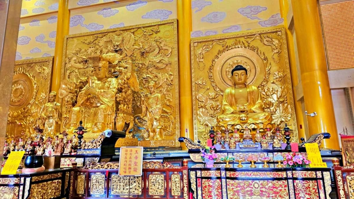 「三陽玉府天宮」主祀玉皇上帝，還有供奉釋迦牟尼佛、觀世音菩薩。（圖片來源：Yuki's Life）