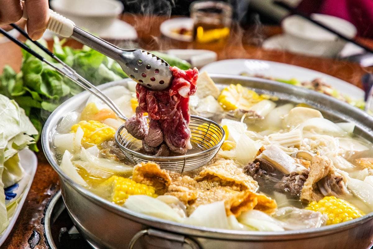 「全台最難訂羊肉爐」是這家！隱身田野生意強強滾，「白斬三層肉」激推必點