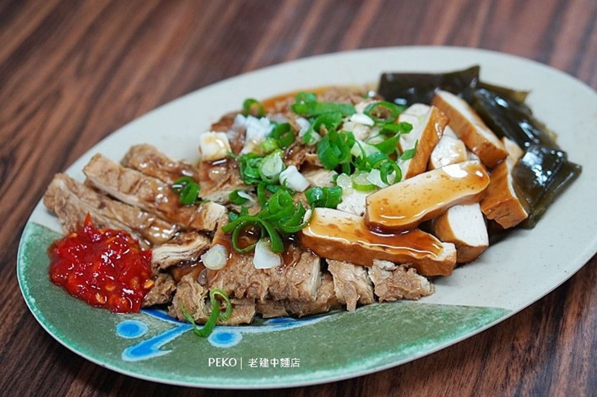 老建中人的回憶！銅板價「學霸食堂」必點紅油抄手，川味擔擔麵香麻唰嘴