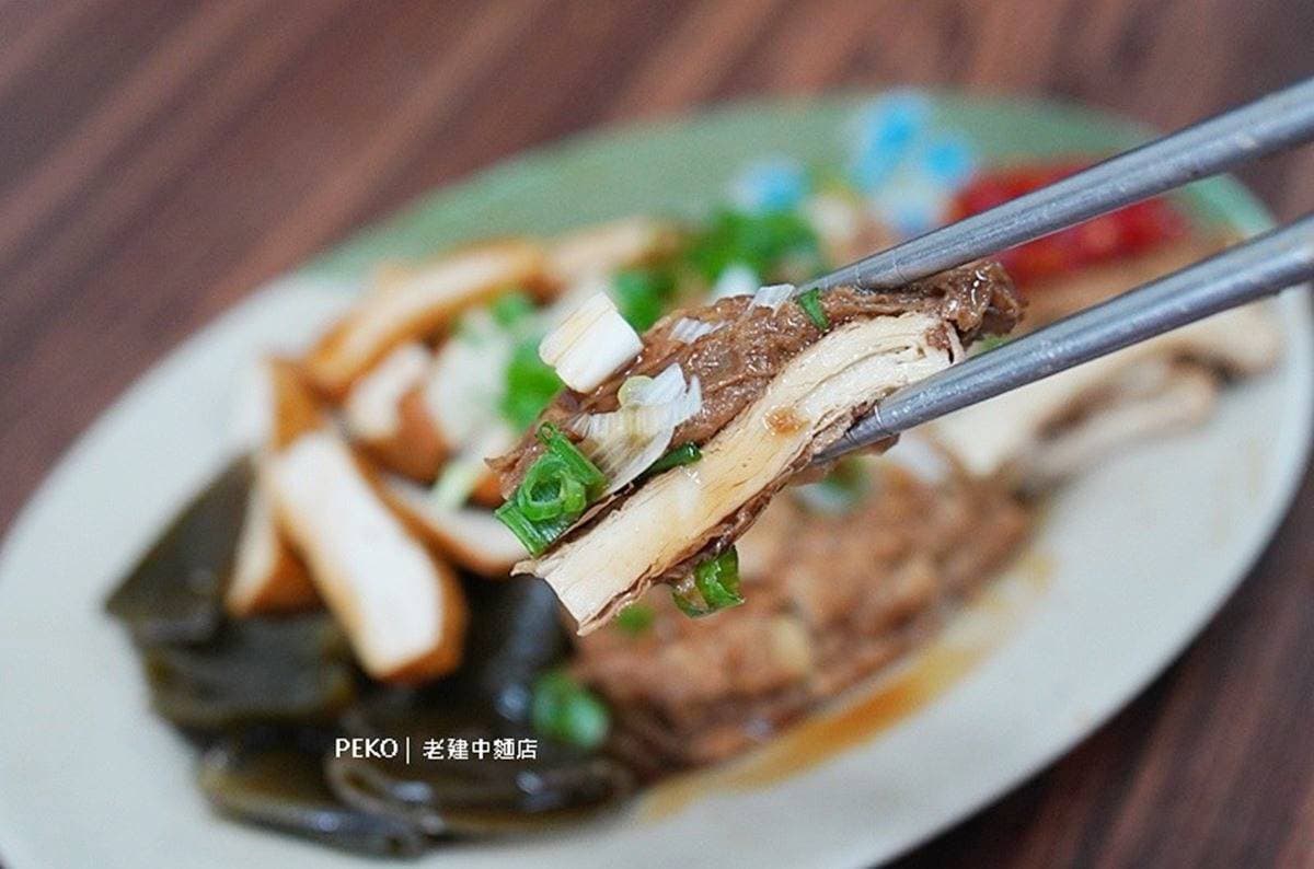 老建中人的回憶！銅板價「學霸食堂」必點紅油抄手，川味擔擔麵香麻唰嘴
