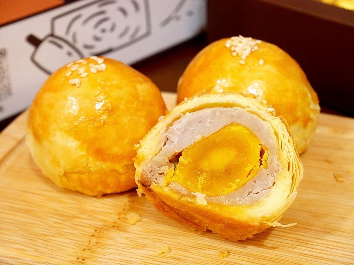 早餐店賣「巨大版金莎」？「隱藏版蛋黃酥」在地人激推，芋頭酥勝過名店