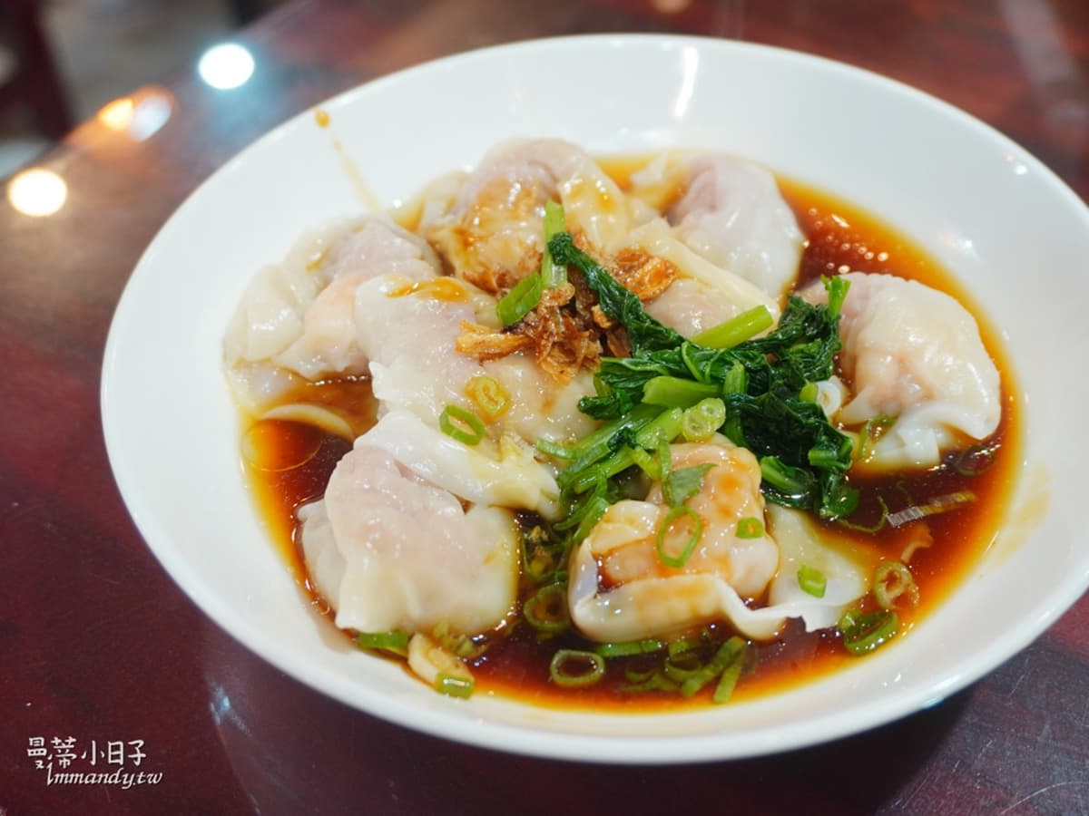在地人稱「中和版小鼎泰豐」！必點厚切排骨蛋炒飯，紅油皮蛋麵香辣唰嘴