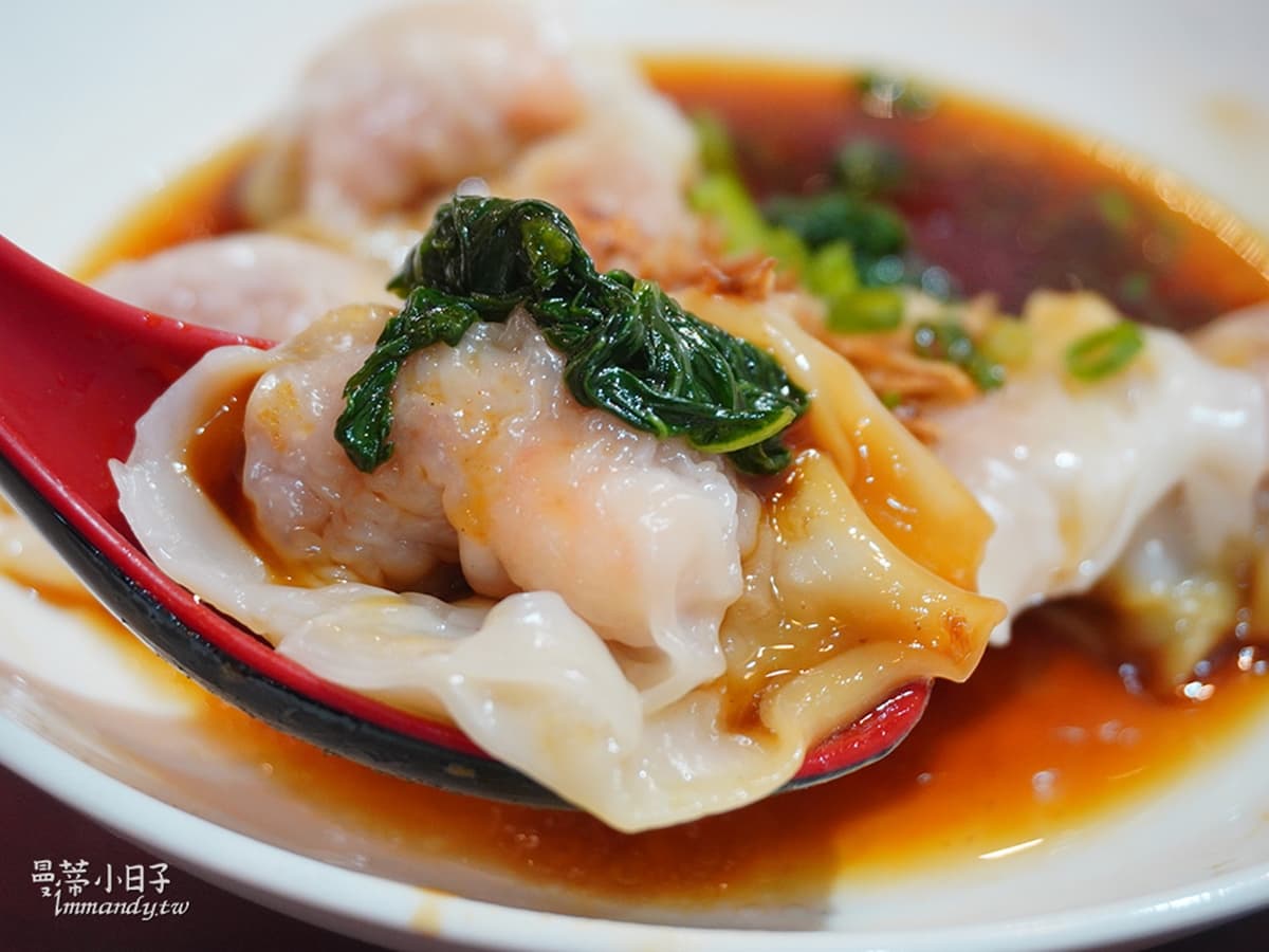 在地人稱「中和版小鼎泰豐」！必點厚切排骨蛋炒飯，紅油皮蛋麵香辣唰嘴