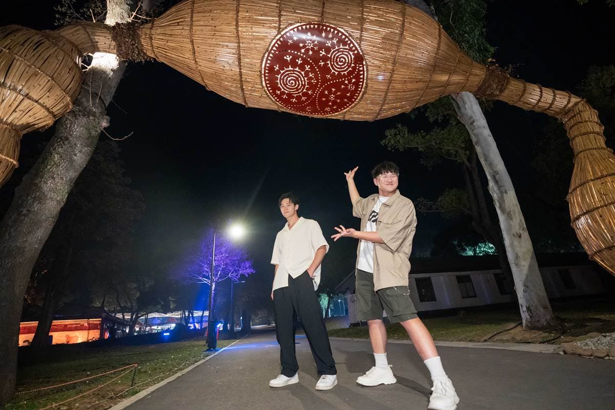 快衝桃園燈會！「IT BOYZ」成員驚喜現身，帶路玩沉浸式互動體驗