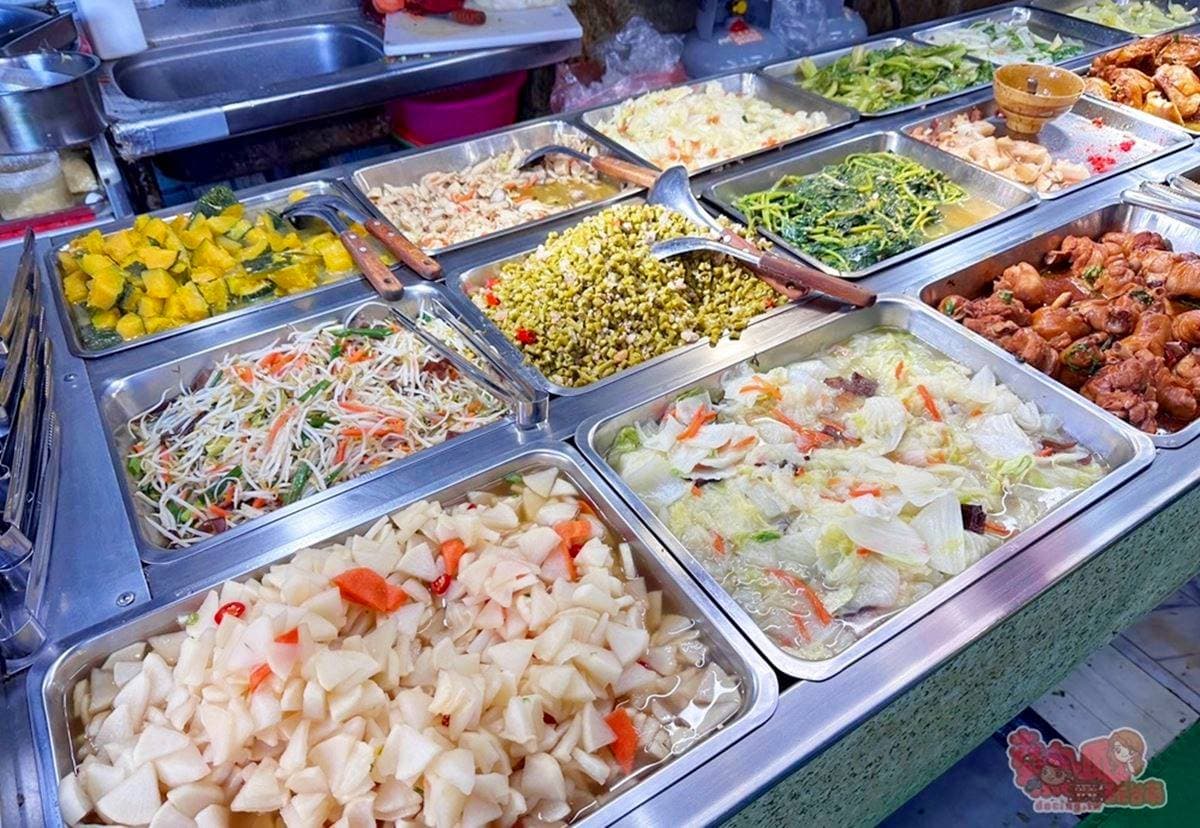 爆夾百元有找！在地才知「佛系自助餐」地點曝，３盒青菜90元、婆媽加菜超愛