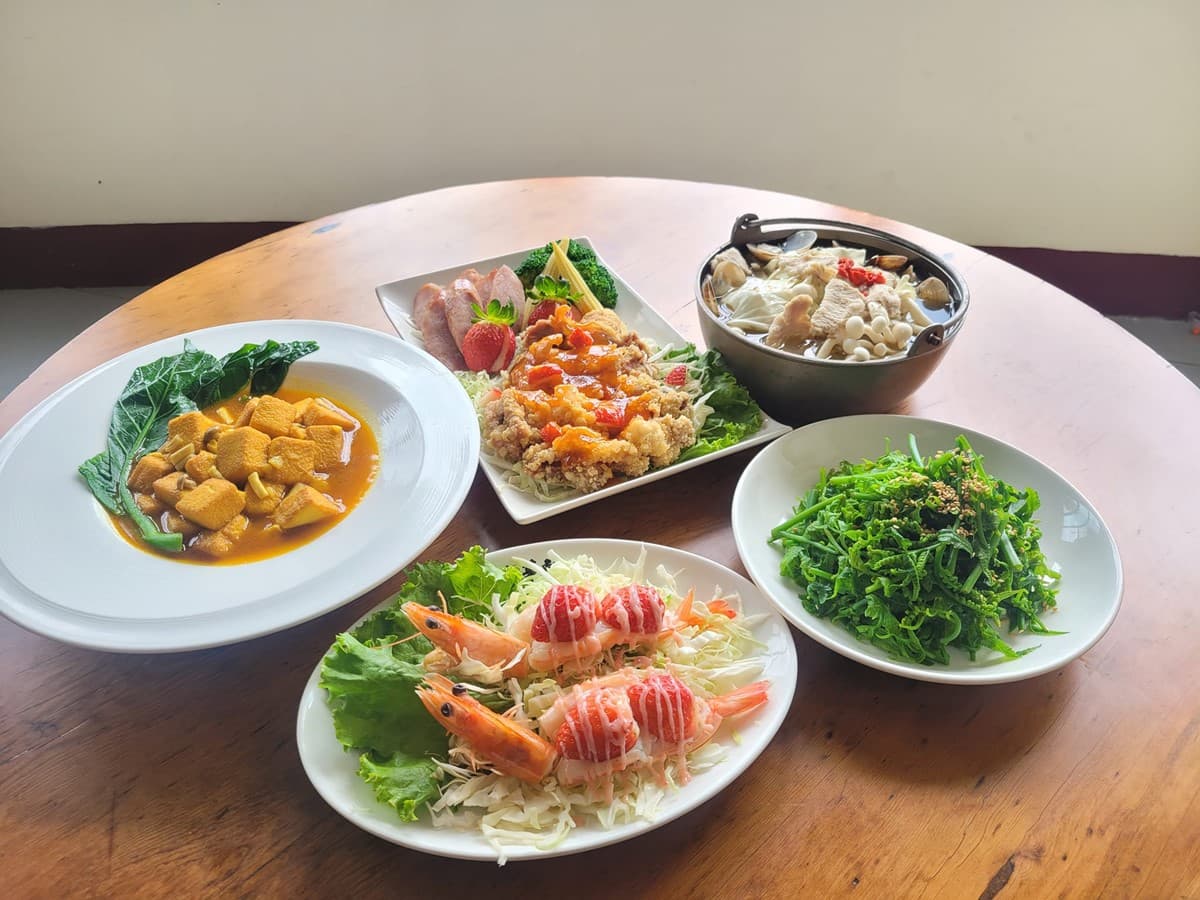 一泊三食每人1680！住客家庄看雲海、採草莓、泡薑湯，來趟懶人小旅行