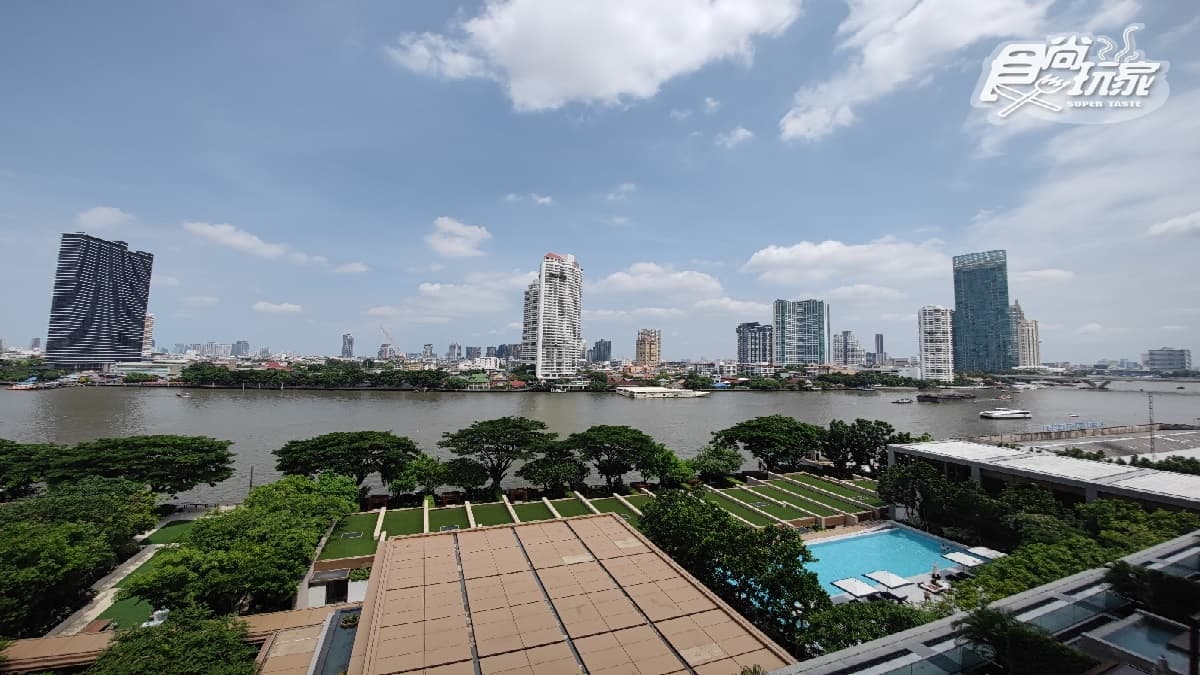 嘉佩樂酒店緊鄰昭披耶河，坐擁無敵河景。