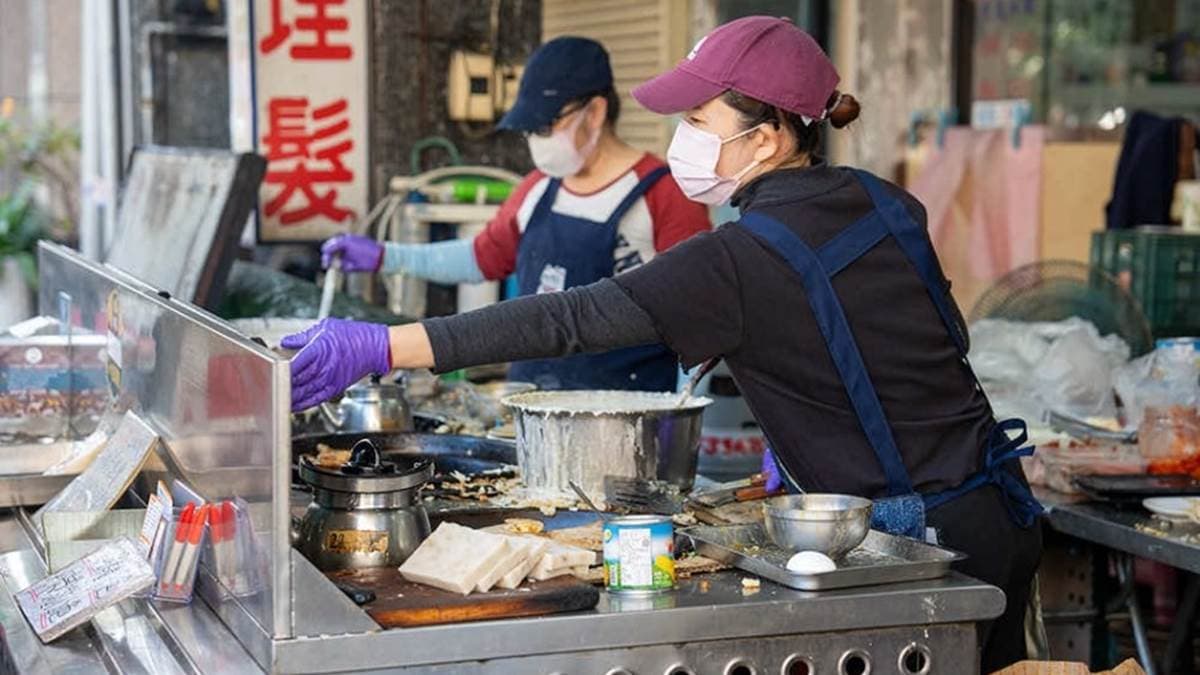 每份蛋餅都是現點現煎，使用自家特調的粉漿製作。（圖片來源：虎麗笑嗨嗨）