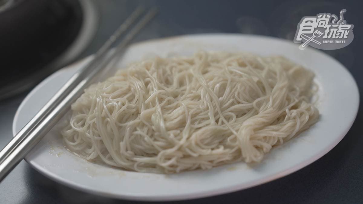 這裡也有麵線可以搭配火鍋一起吃。