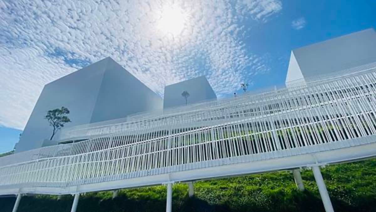 戶外有Z字形空中廊道。（圖片來源：大海愛上藍天旅遊日記分享）