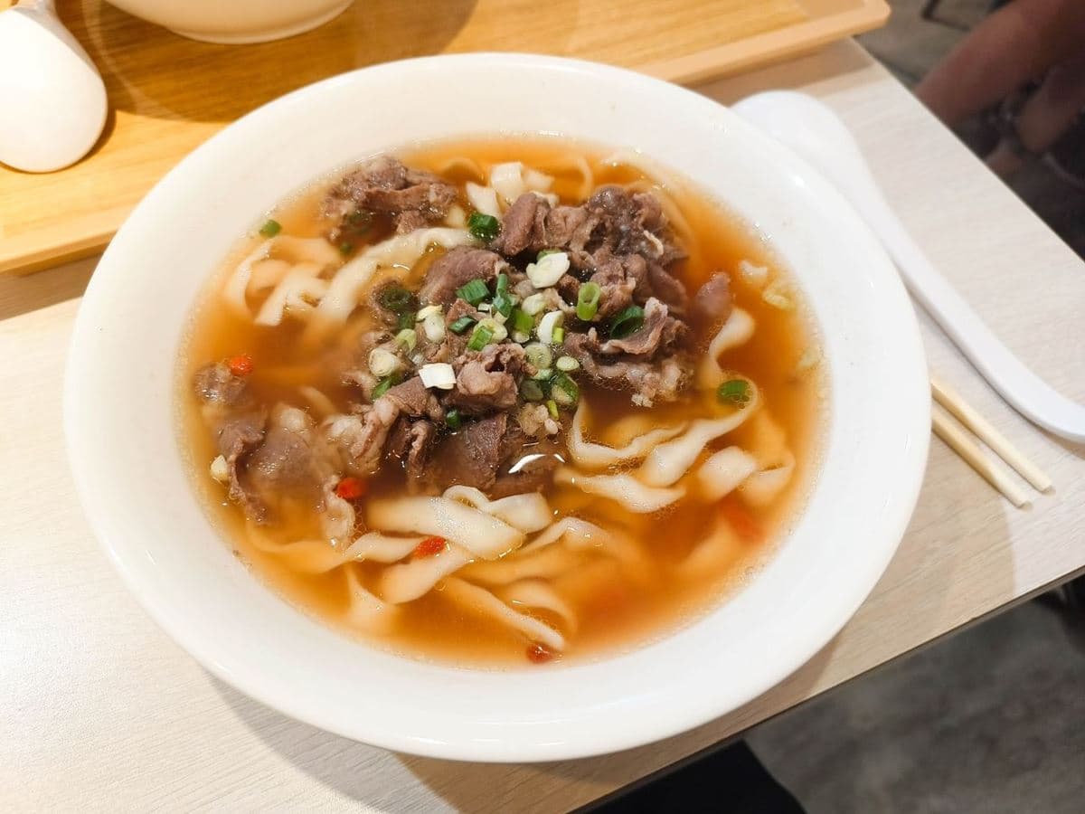 ６種配料豆花吃到飽！東區隱藏版「高CP值牛肉麵」120元起，飲料吧無限暢飲