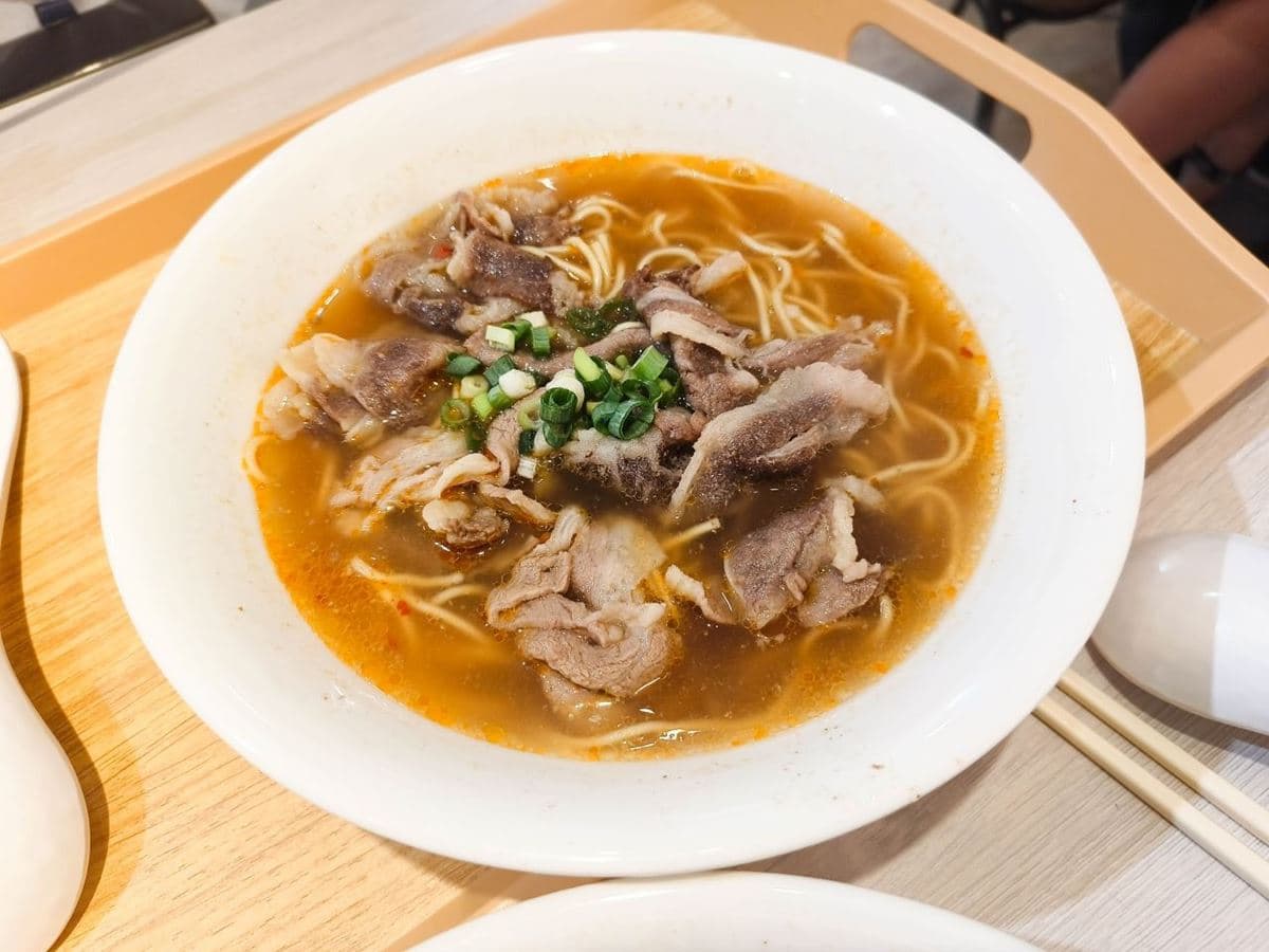 ６種配料豆花吃到飽！東區隱藏版「高CP值牛肉麵」120元起，飲料吧無限暢飲