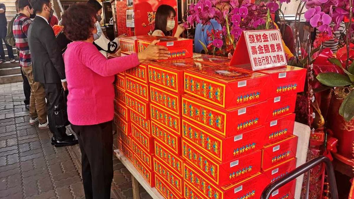 現場有販售發財金紙。（圖片來源：台南美食地圖‧玩樂誌）