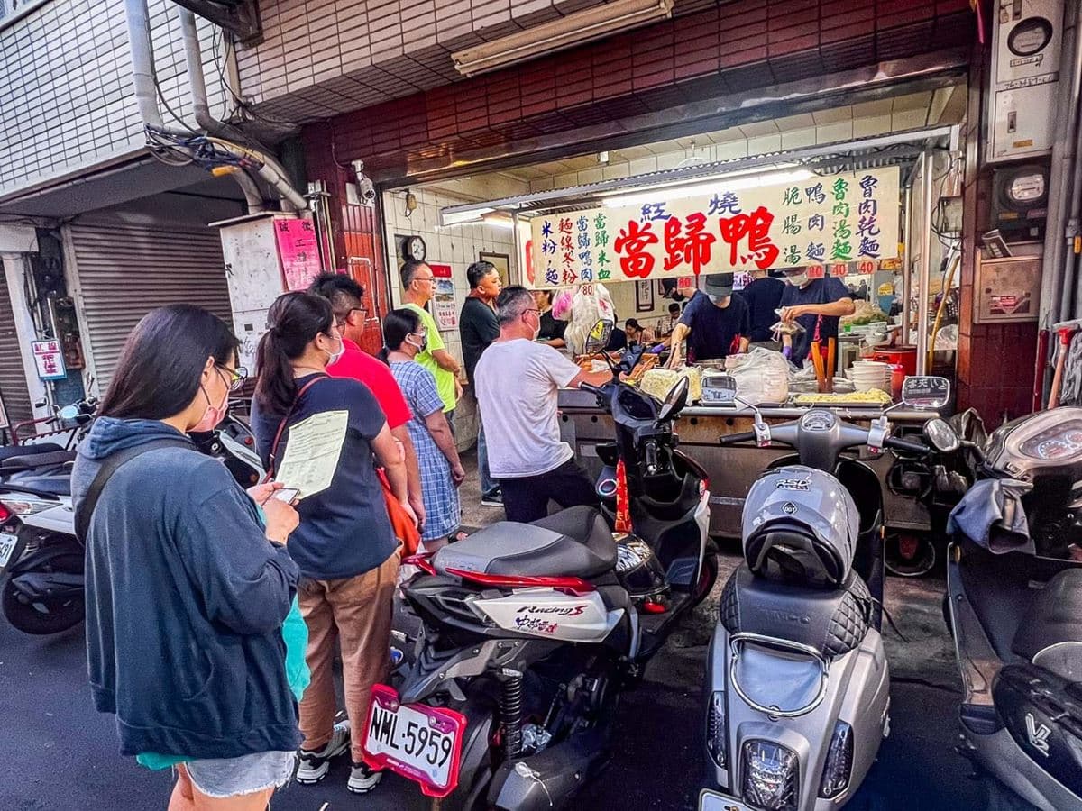 一開門就爆滿!老字號「大碗公當歸鴨」百元有找肉量多,夜市隱藏版排隊美食 一開門就爆滿!老字號「大碗公當歸鴨」百元有找肉量多,夜市隱藏版排隊美食