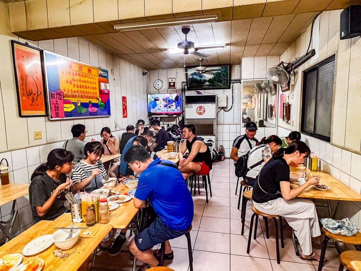 一開門就爆滿!老字號「大碗公當歸鴨」百元有找肉量多,夜市隱藏版排隊美食 一開門就爆滿!老字號「大碗公當歸鴨」百元有找肉量多,夜市隱藏版排隊美食