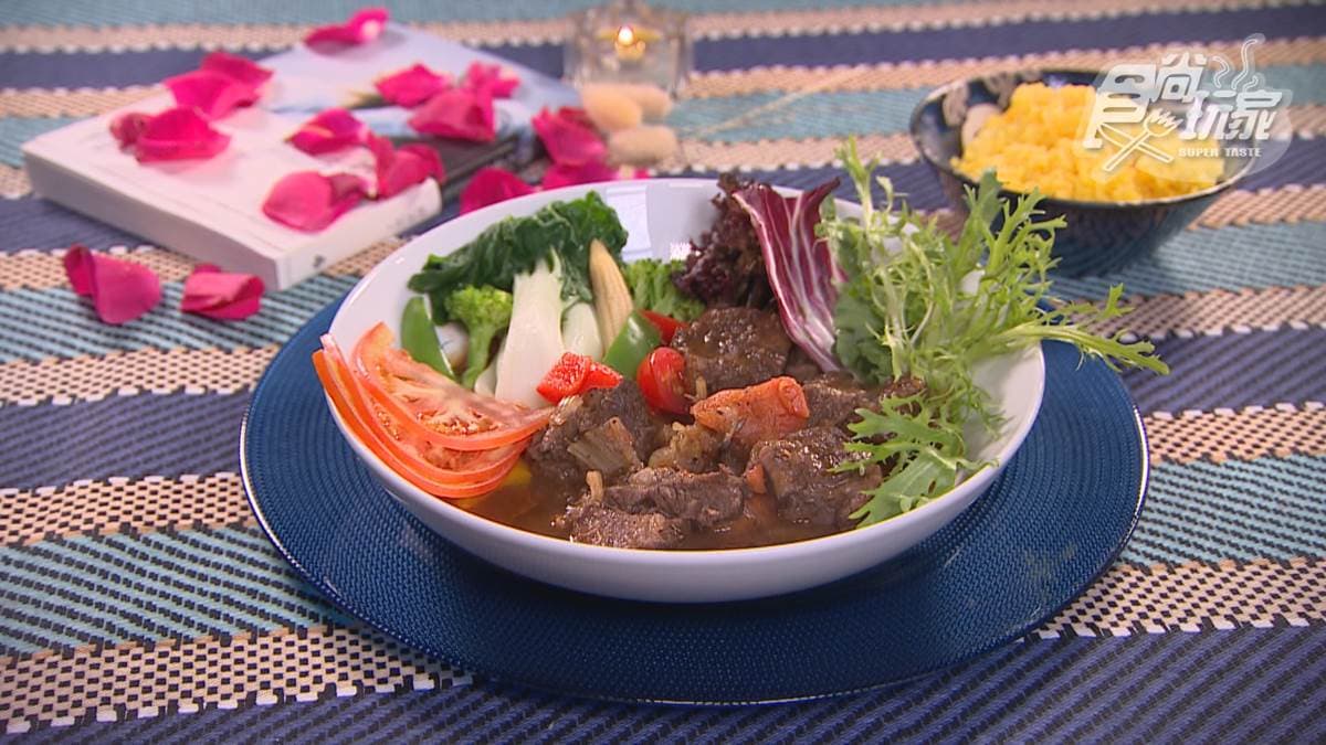 「普羅旺斯紅酒燉牛肉香料飯」的肉汁和醬汁香氣很濃郁。