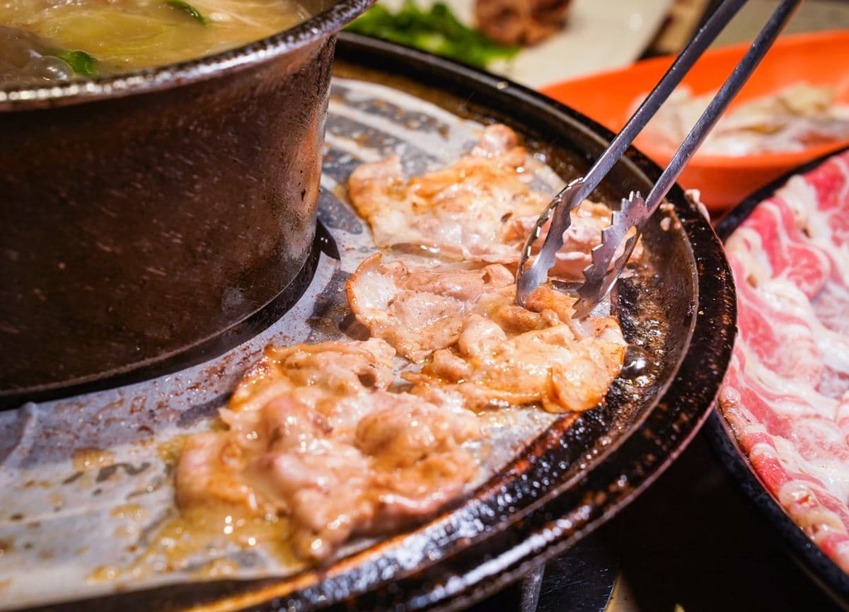 56年回憶掰了!高雄「火烤兩吃始祖」將熄燈,搶吃銷魂奶油燒肉、洋蔥石頭鍋 56年回憶掰了!高雄「火烤兩吃始祖」將熄燈,搶吃銷魂奶油燒肉、洋蔥石頭鍋
