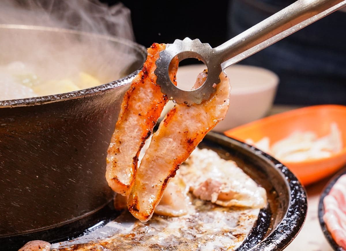 56年回憶掰了!高雄「火烤兩吃始祖」將熄燈,搶吃銷魂奶油燒肉、洋蔥石頭鍋 56年回憶掰了!高雄「火烤兩吃始祖」將熄燈,搶吃銷魂奶油燒肉、洋蔥石頭鍋