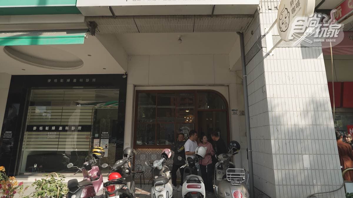 「胖尼咖啡」位在高雄市左營區的博愛二路上。