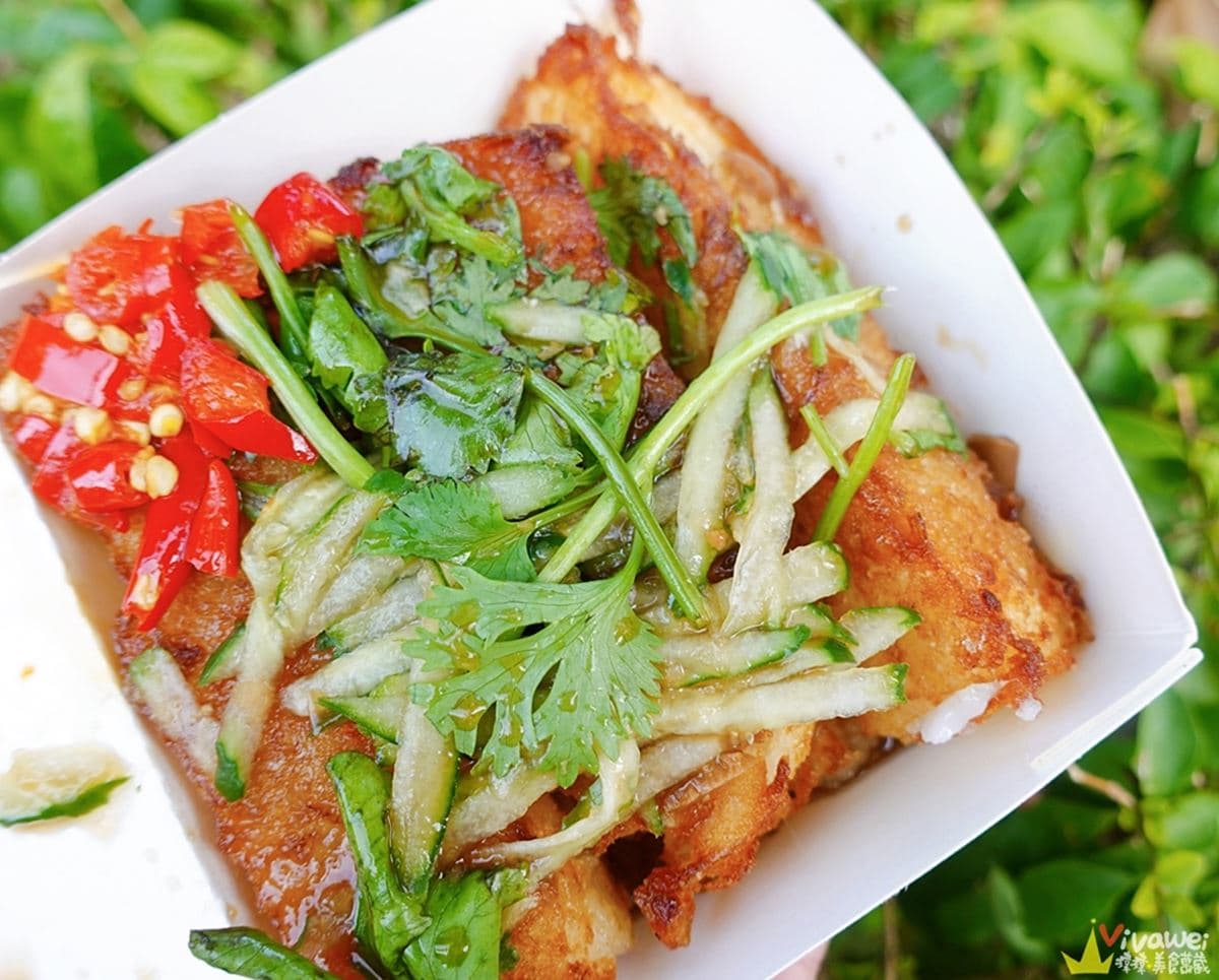 爆量泡菜堆滿滿！桃園人激推「神祕臭豆腐」隱身公園，酥香黃金蘿蔔糕也必點