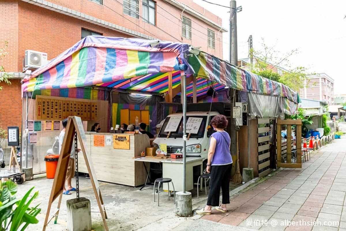 爆量泡菜堆滿滿！桃園人激推「神祕臭豆腐」隱身公園，酥香黃金蘿蔔糕也必點